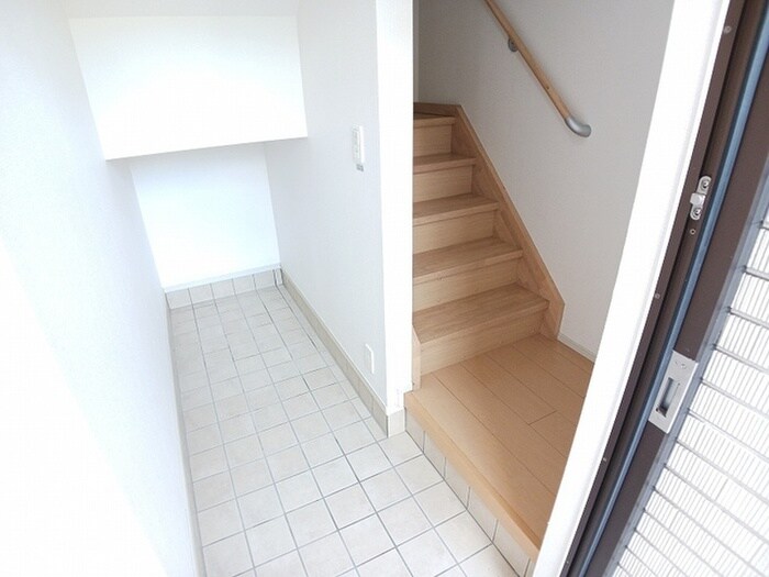 物件内観写真10　(玄関)