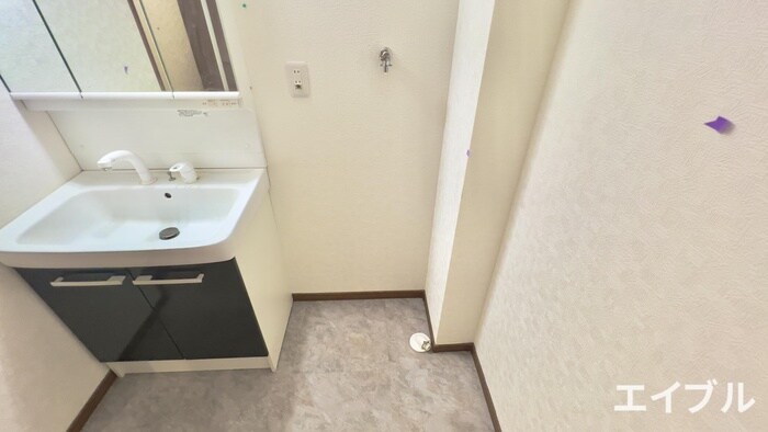 物件内観写真18　(洗濯機置場)