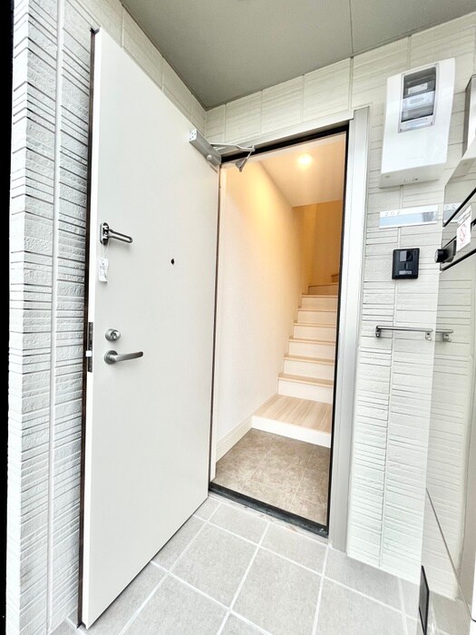 物件内観写真12　(玄関)