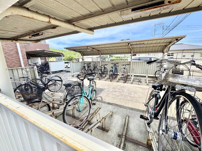 物件外観写真3　(駐輪場)