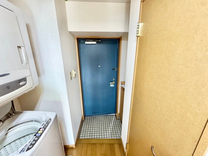 物件内観写真13　(玄関)