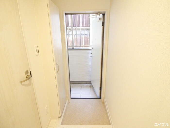 物件内観写真16　(玄関)