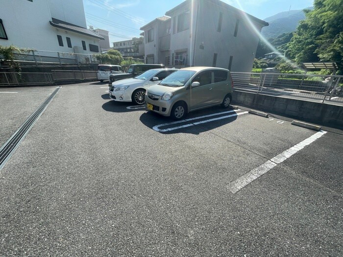 物件外観写真2　(駐車場)