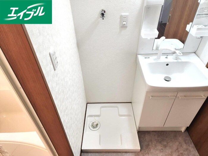 物件内観写真12　(洗濯機置場)