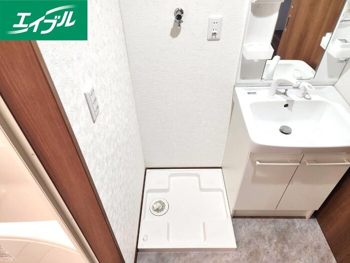 物件内観写真12　(洗濯機置場)