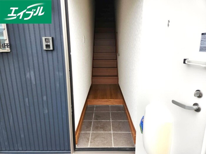 物件内観写真16　(玄関)