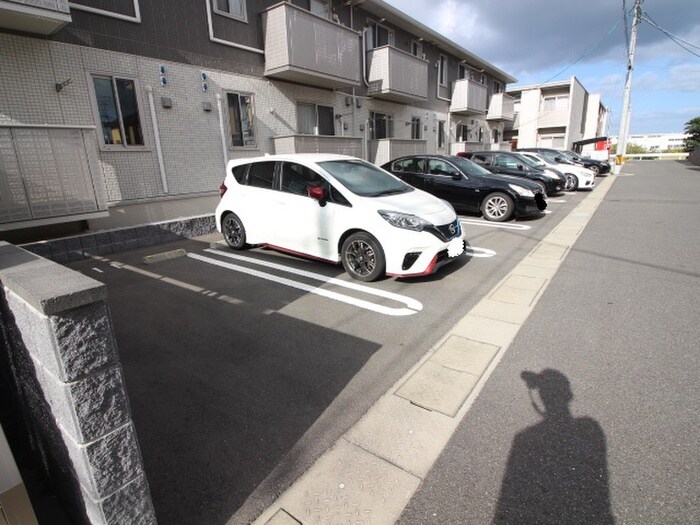 物件外観写真2　(駐車場)