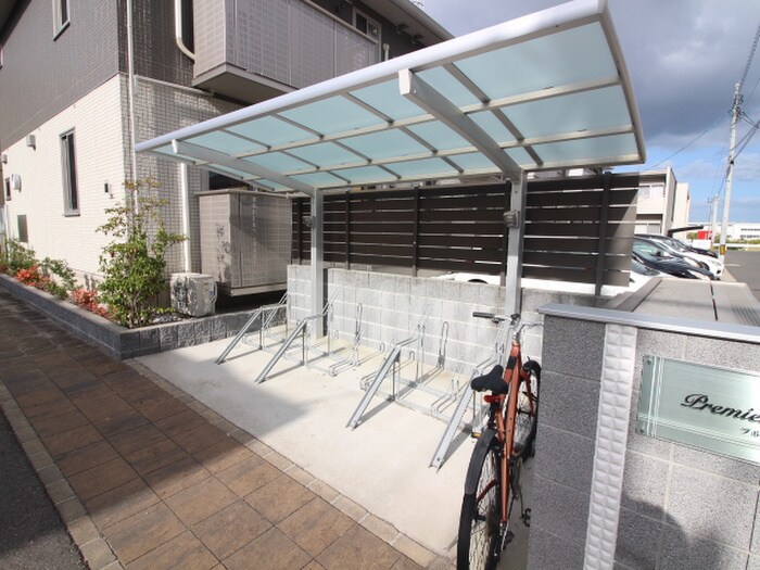 物件外観写真3　(駐輪場)