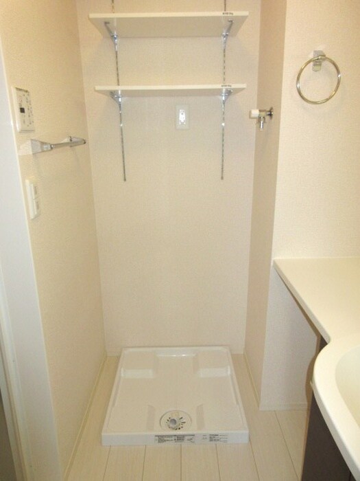 物件内観写真13　(洗濯機置場)