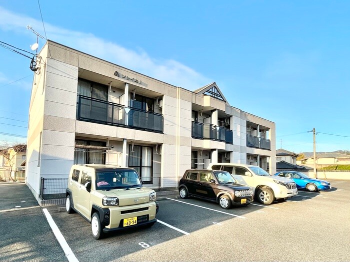 物件外観写真2　(駐車場)