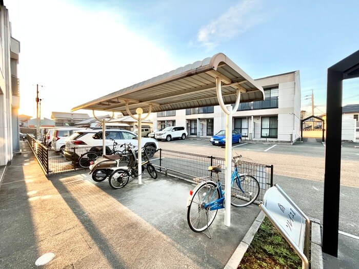 物件外観写真3　(駐輪場)