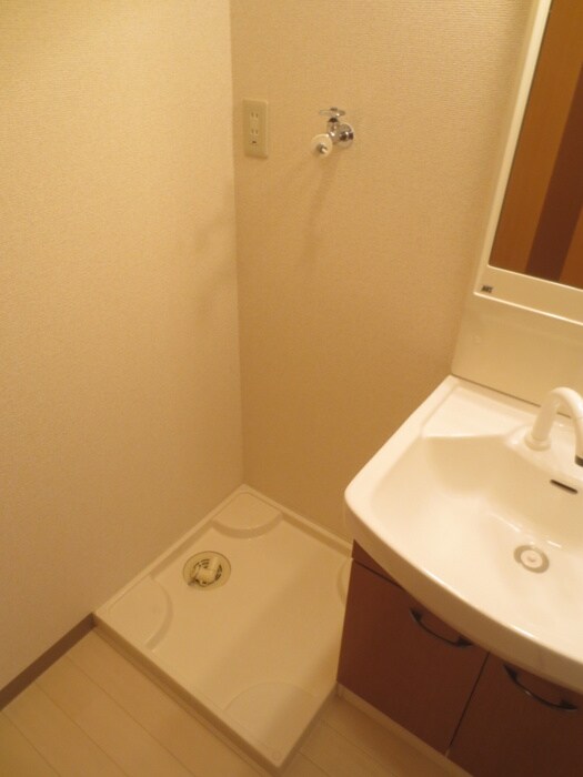 物件内観写真10　(洗濯機置場)