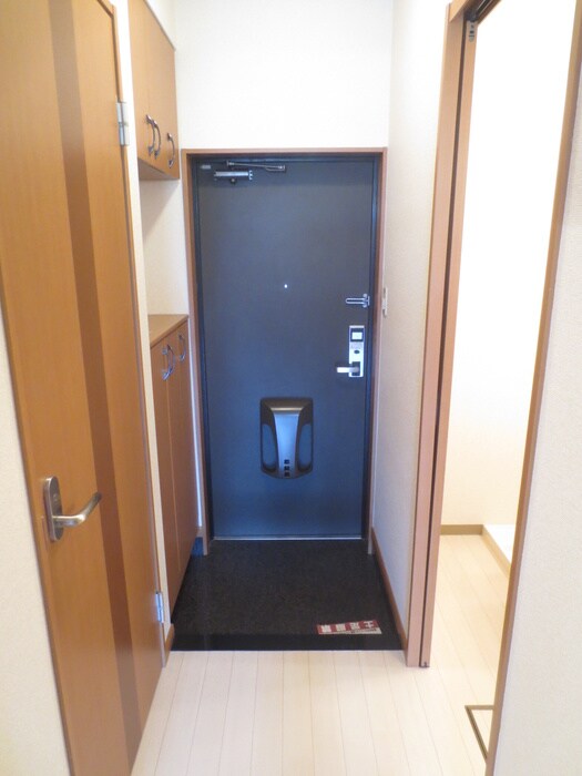 物件内観写真12　(玄関)
