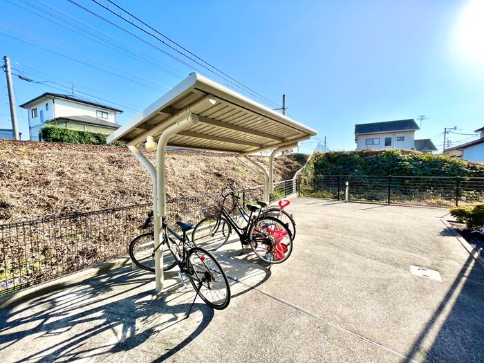 物件外観写真3　(駐輪場)