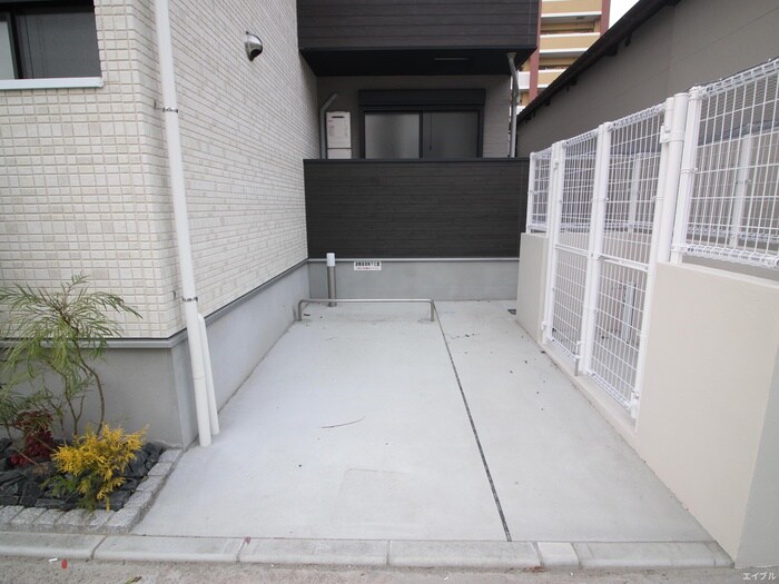 物件外観写真4　(駐輪場)