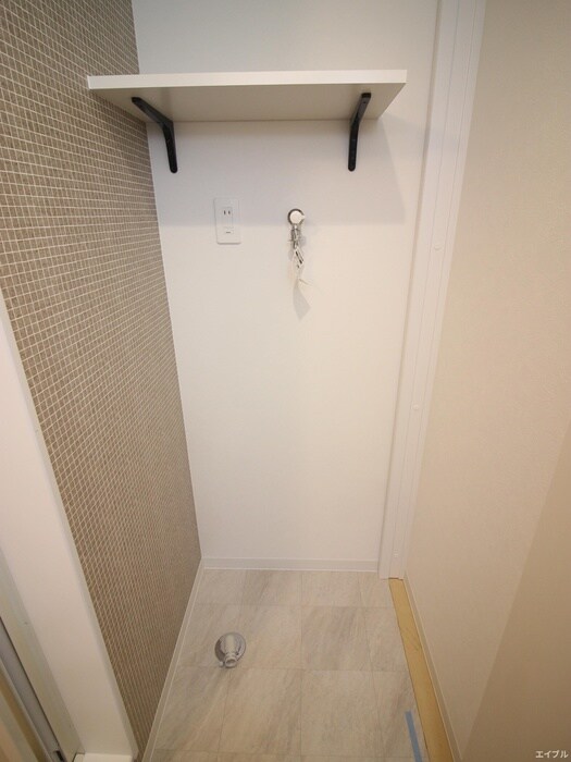 物件内観写真12　(洗濯機置場)