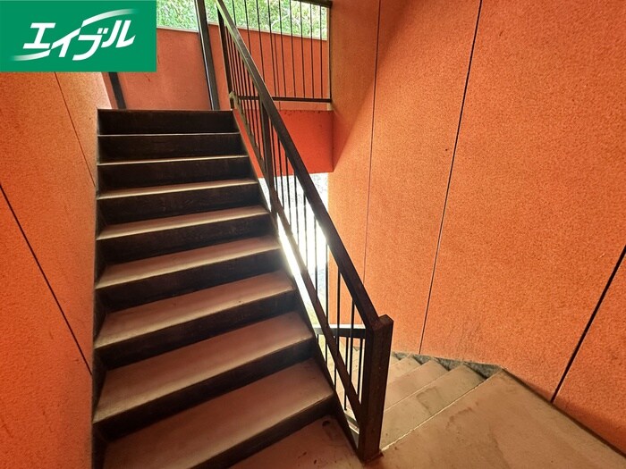 物件外観写真5　(エントランス部分)