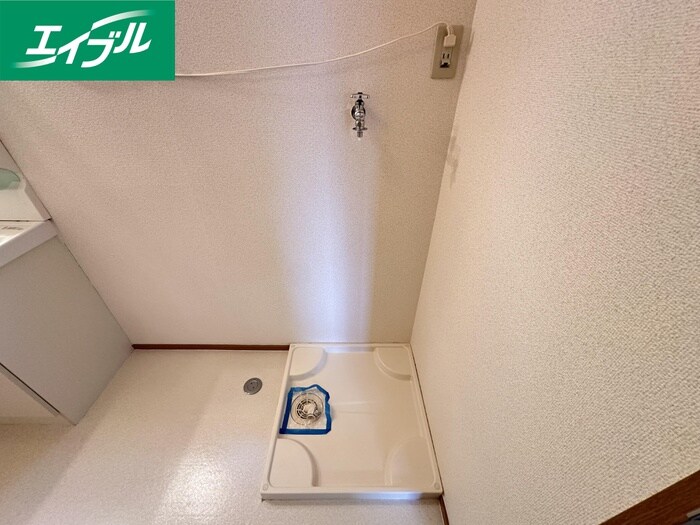 物件内観写真16　(洗濯機置場)