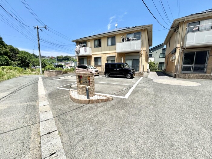 物件外観写真2　(駐車場)