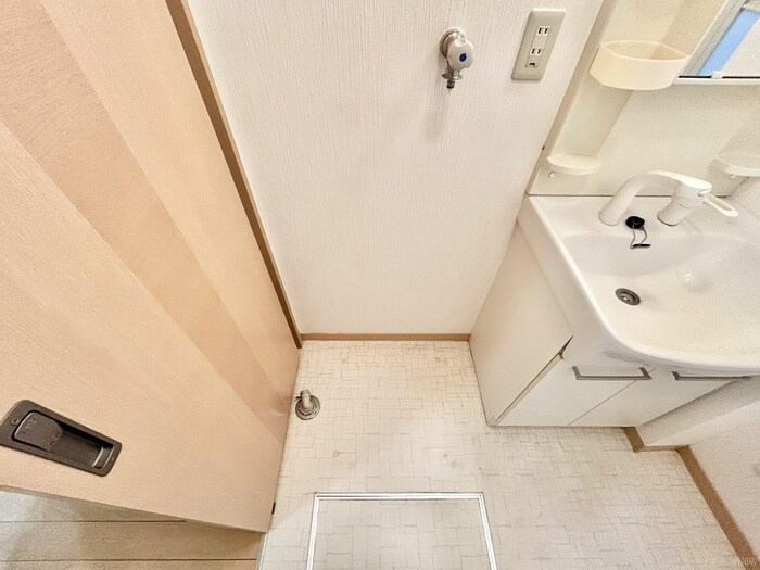 物件内観写真10　(洗濯機置場)