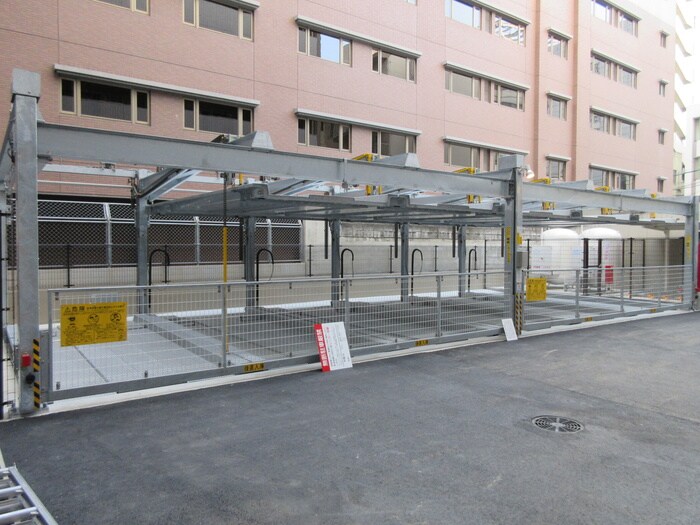 物件外観写真4　(駐車場)