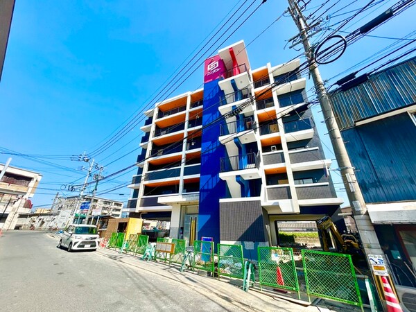 建築中
