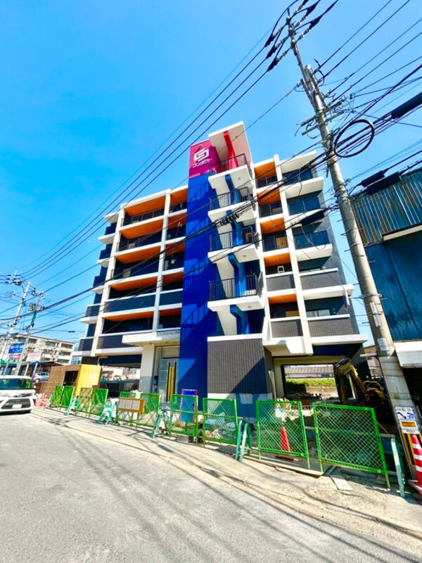 建築中