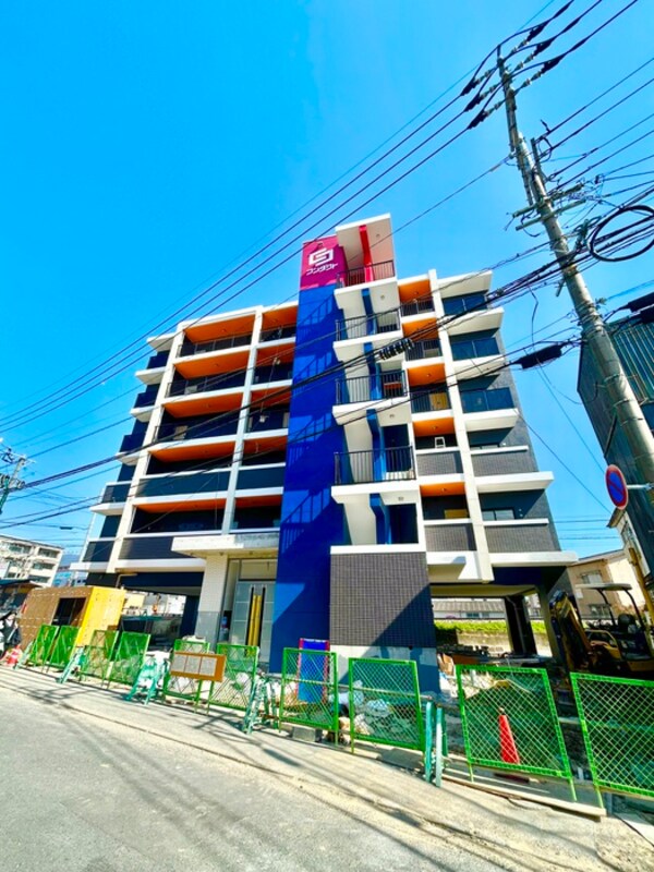 建築中