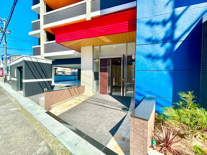 物件外観写真4　(エントランス部分)