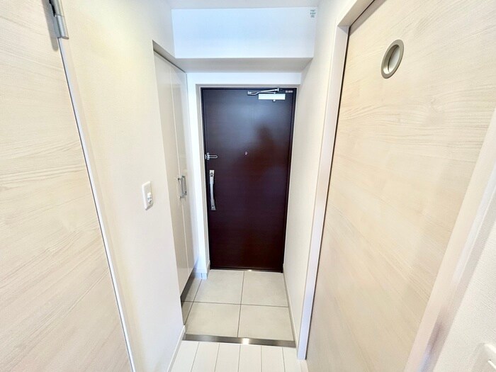 物件内観写真13　(玄関)