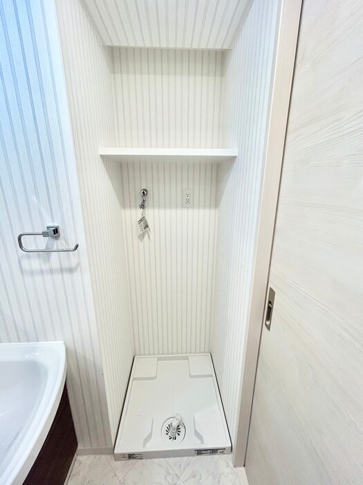 物件内観写真16　(洗濯機置場)