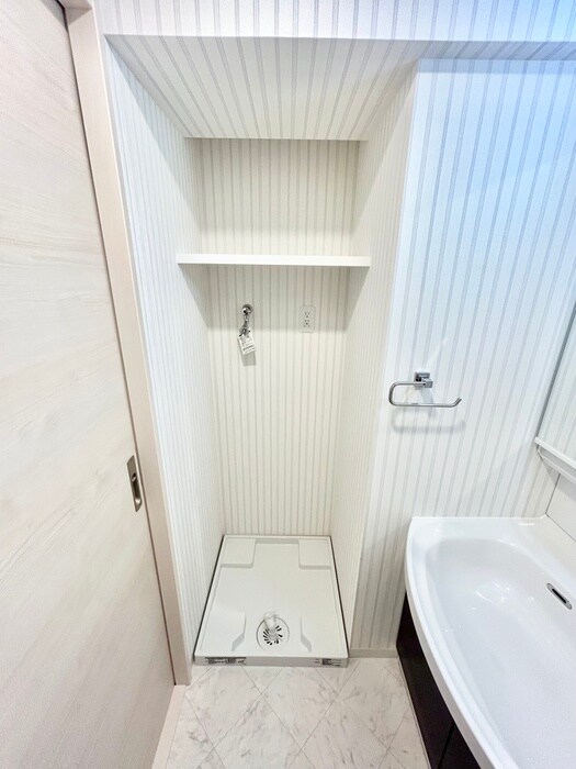 物件内観写真16　(洗濯機置場)