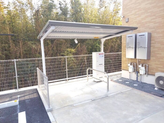 物件外観写真4　(駐輪場)