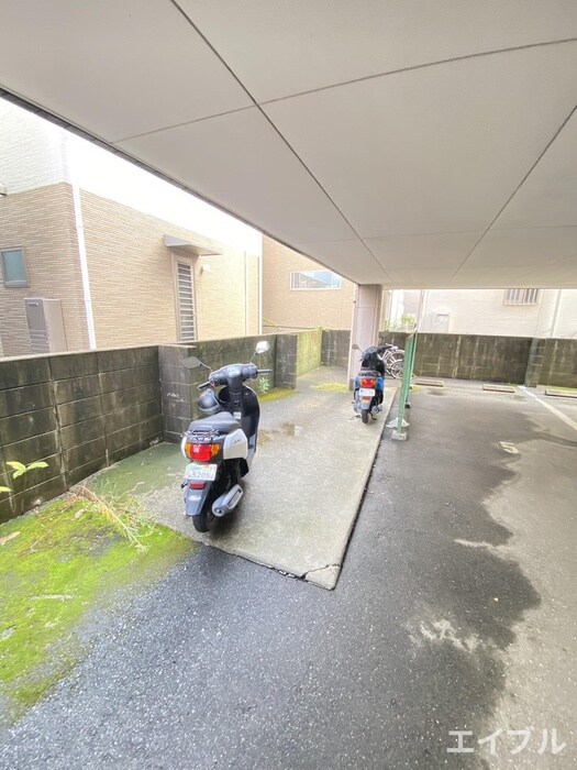物件外観写真4　(駐輪場)