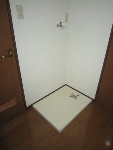 物件内観写真11　(洗濯機置場)