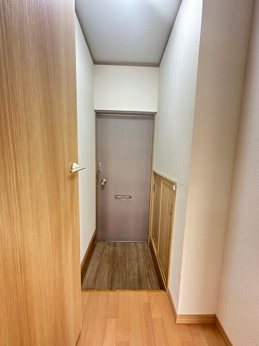 物件内観写真13　(玄関)