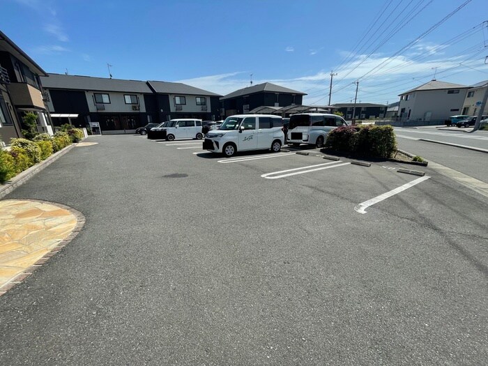物件外観写真2　(駐車場)