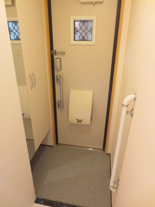 物件内観写真12　(玄関)