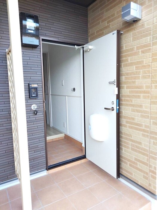 物件内観写真7　(玄関)