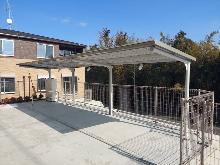 物件外観写真4　(駐輪場)