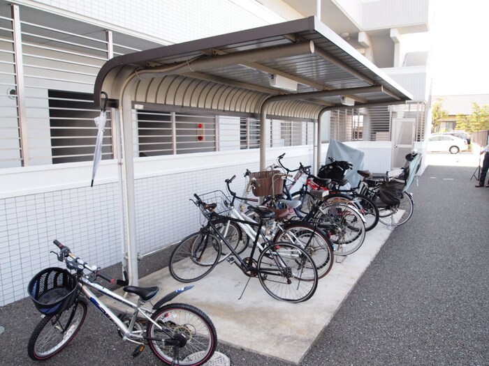 物件外観写真3　(駐輪場)