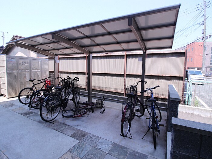 物件外観写真4　(駐輪場)