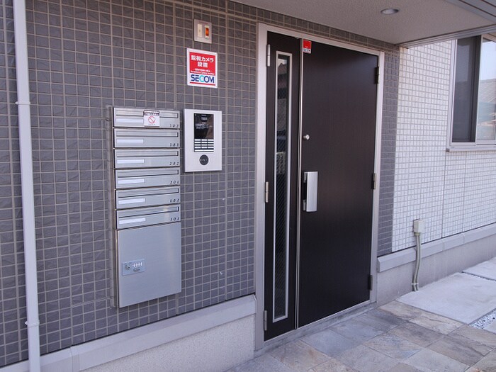 物件外観写真5　(エントランス部分)