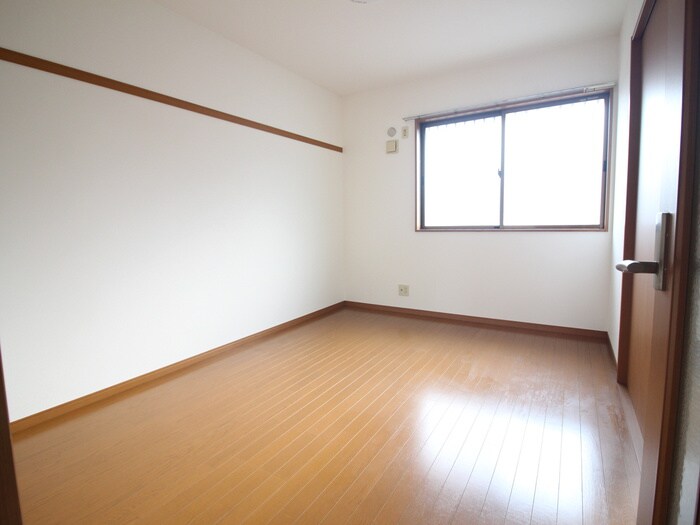 物件内観写真4　(居室)