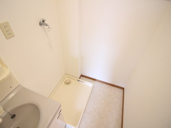 物件内観写真17　(洗濯機置場)