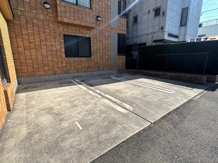 物件外観写真6　(駐車場)