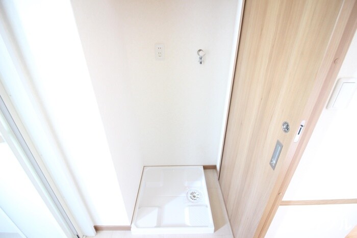 物件内観写真12　(洗濯機置場)