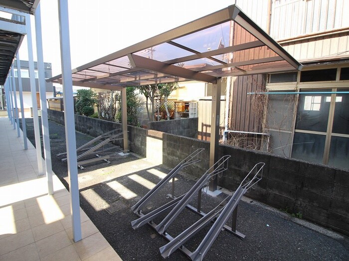 物件外観写真3　(駐輪場)