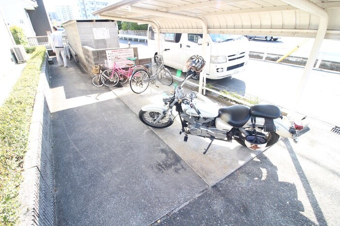 物件外観写真2　(駐輪場)
