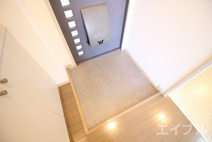 物件内観写真5　(玄関)